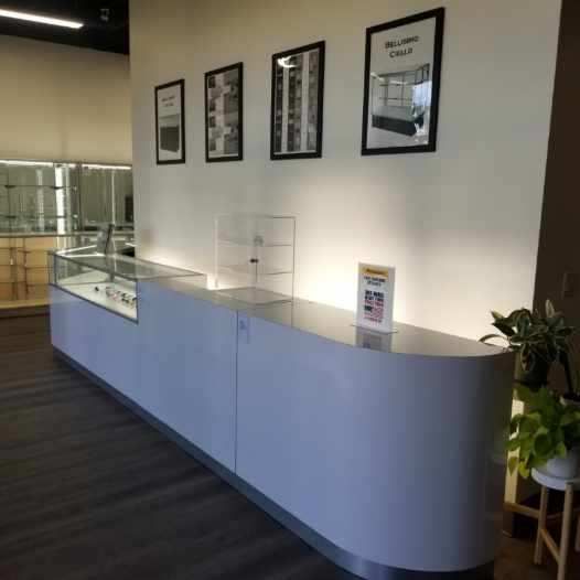 Curved counter showcase
